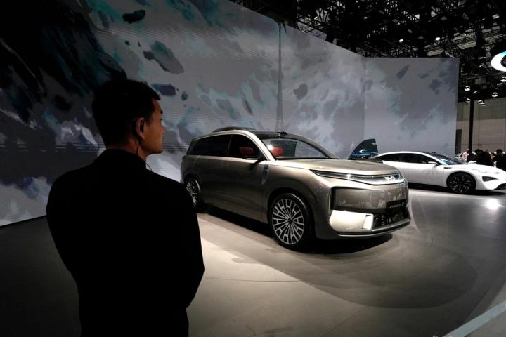 Продажи электромобилей BYD впервые с 2024 года обогнали гибриды