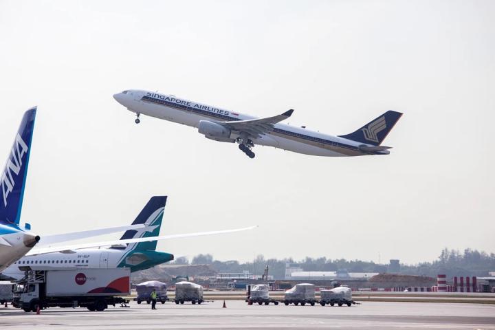 Сингапур первым в мире введет налог на авиабилеты для «зеленого» топлива