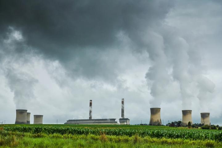 Выбросы CO2 достигли рекорда вопреки росту возобновляемой энергетики