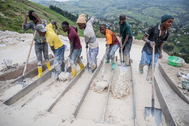 Глобальная гонка за минералами: споры о справедливой добыче для зеленой энергии